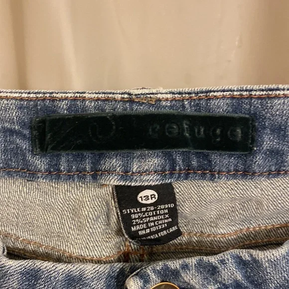 👗3 for $15 Refuge Jeans - Picture 3 of 6